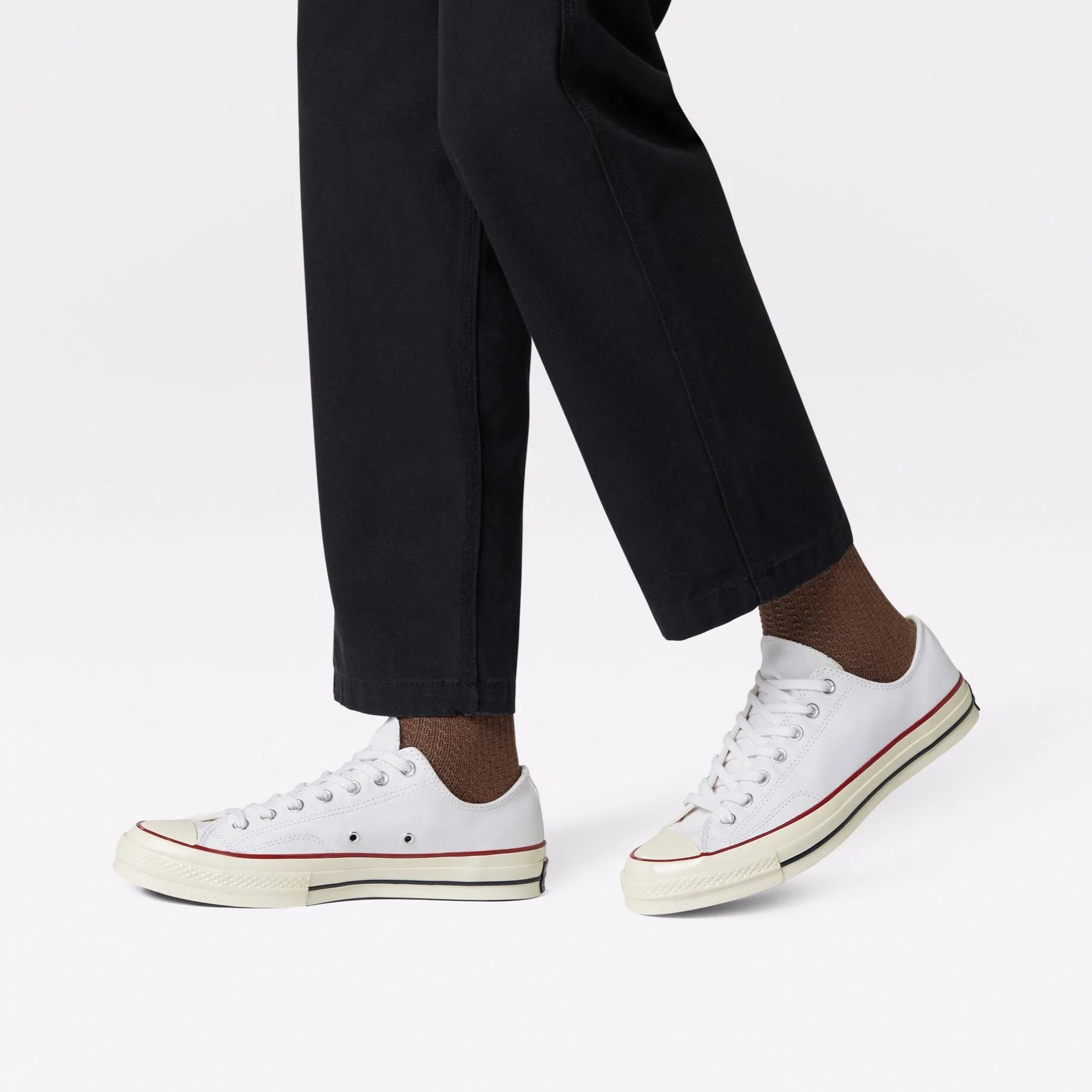 Sure! Here’s an optimized title for the Converse Chuck 70 Vintage Canvas Low Top in White: 

Converse Chuck 70 Vintage Canvas Low Top Sneakers - Classic White Unisex Shoes