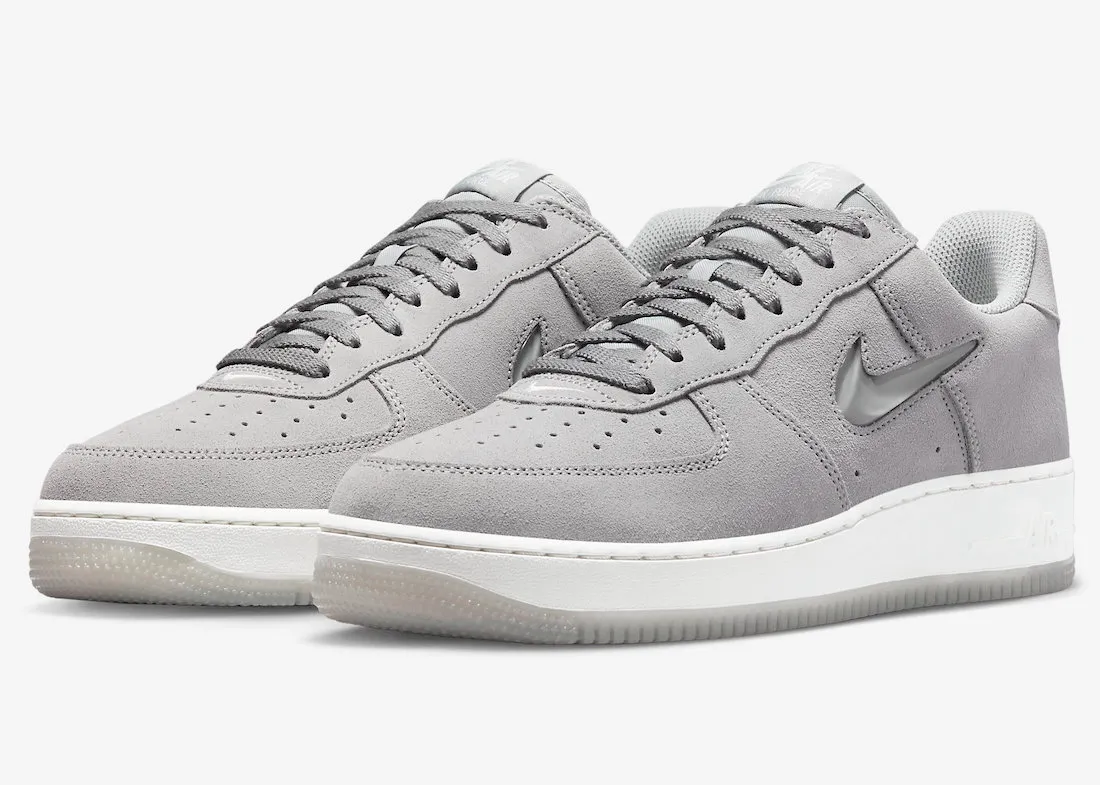 Nike Men's Air Force 1 Low Retro Shoes - Light Smoke Grey / Summit White