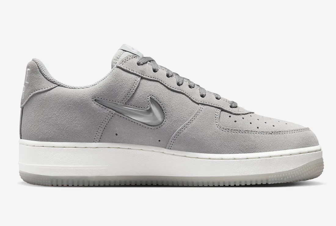 Nike Men's Air Force 1 Low Retro Shoes - Light Smoke Grey / Summit White