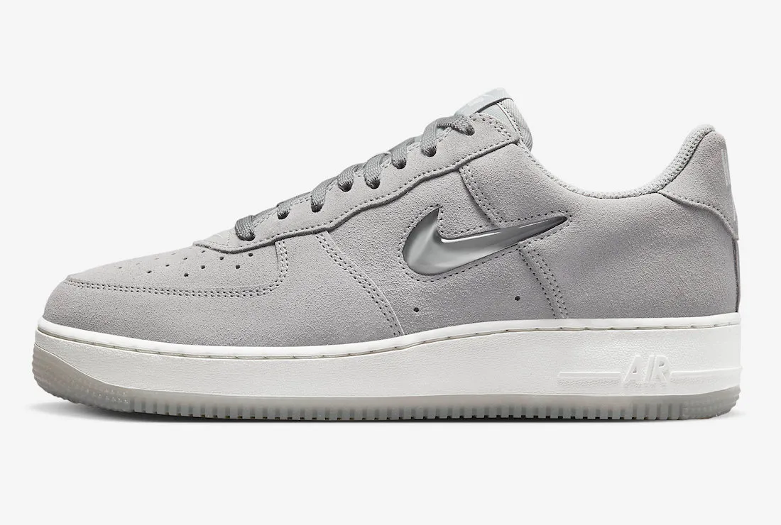 Nike Men's Air Force 1 Low Retro Shoes - Light Smoke Grey / Summit White