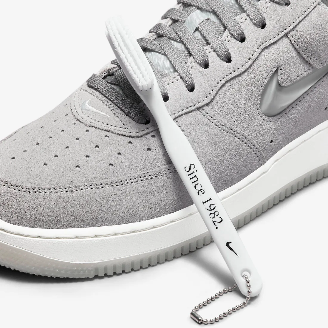 Nike Men's Air Force 1 Low Retro Shoes - Light Smoke Grey / Summit White